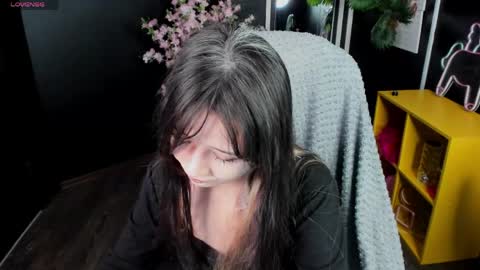 Snapshot of may_lings chatting on April 2026 10:42:01 AM may_lings online show from April 2026 10:42:01 AM