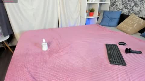 Snapshot of may_want chatting on April 2026 12:42:01 PM Leila online show from April 2026 12:42:01 PM