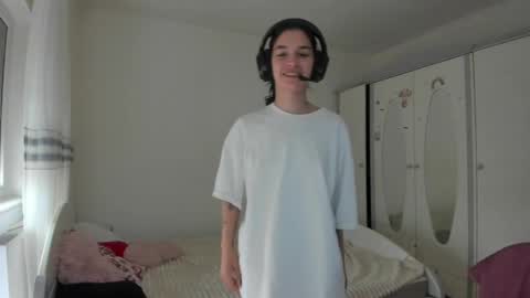 Snapshot of maya_and_guests chatting on April 2026 10:30:01 AM Maya online show from April 2026 10:30:01 AM