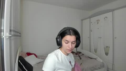 Snapshot of maya_and_guests chatting on April 2026 06:03:01 PM Maya online show from April 2026 06:03:01 PM