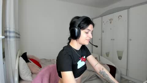 Snapshot of maya_and_guests chatting on April 2026 06:48:02 PM Maya online show from April 2026 06:48:02 PM