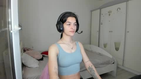 Snapshot of maya_and_guests chatting on April 2026 06:44:02 PM Maya online show from April 2026 06:44:02 PM