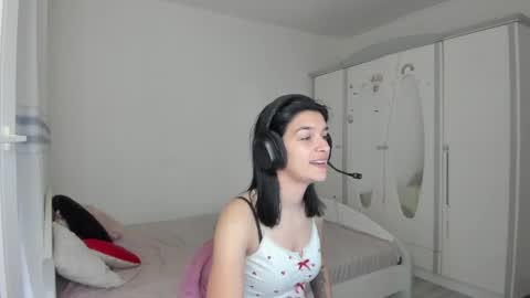 Snapshot of maya_and_guests chatting on April 2026 04:42:02 PM Maya online show from April 2026 04:42:02 PM