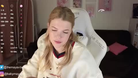 Snapshot of maya_blonde18 chatting on November 2025 04:07:01 AM Maya online show from November 2025 04:07:01 AM