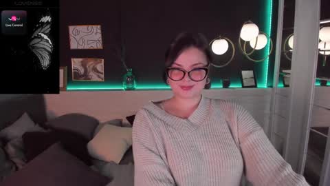 Woman online show from February 2025 05:03:02 PM