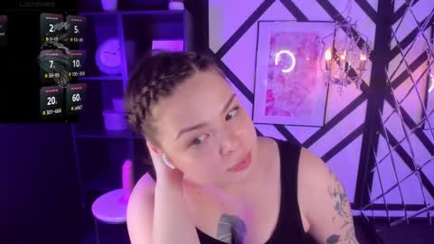 Woman online show from February 2025 05:07:02 PM