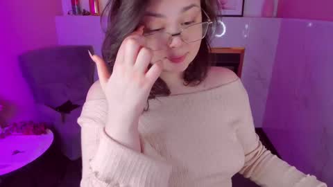 Woman online show from March 2025 05:07:01 PM