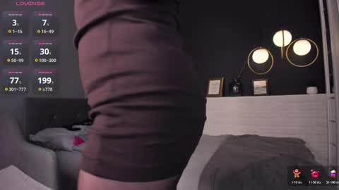 Woman online show from November 2025 03:12:02 PM