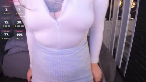 Woman online show from November 2025 02:22:01 PM