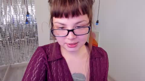 Woman online show from December 2025 01:37:02 PM