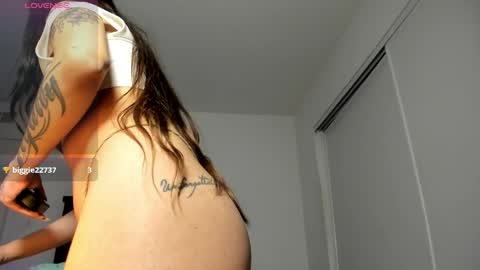 Snapshot of mayaamor chatting on April 2026 06:11:01 AM mayaamor online show from April 2026 06:11:01 AM