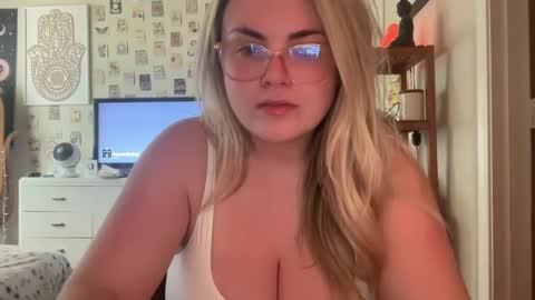 Maya Belle online show from December 2024 06:46:02 PM