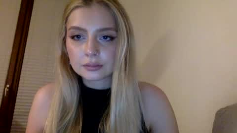 mayaflirt online show from April 2026 08:57:02 PM
