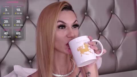 Snapshot of mayahales chatting on November 2025 12:28:02 PM Maya online show from November 2025 12:28:02 PM