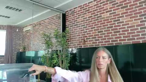 Snapshot of mayahellen chatting on May 2026 05:45:01 AM Maya online show from May 2026 05:45:01 AM