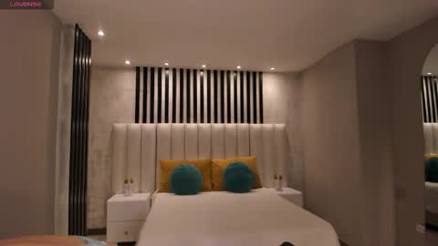 M A Y A    H O F F M A N online show from November 2025 11:10:03 AM