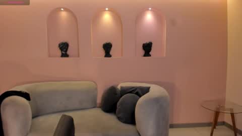 M A Y A    H O F F M A N online show from December 2025 01:51:02 PM