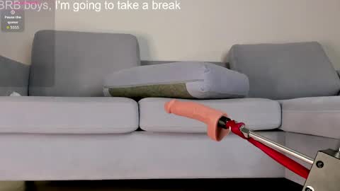 Mia online show from April 2026 07:58:01 PM