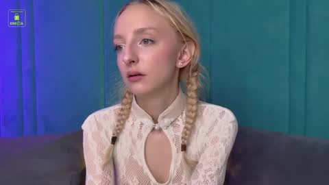 Snapshot of mayasnoww chatting on October 2025 06:47:01 AM Maya online show from October 2025 06:47:01 AM