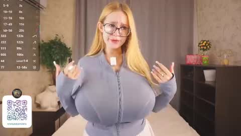 Snapshot of maybellebyone chatting on June 2026 04:09:02 PM Milina online show from June 2026 04:09:02 PM