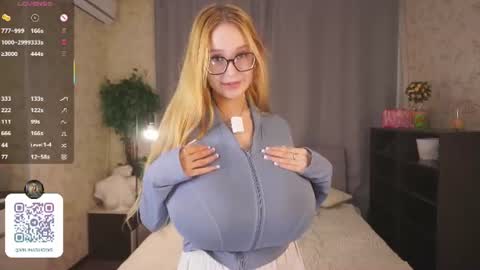 Snapshot of maybellebyone chatting on June 2026 05:50:02 PM Milina online show from June 2026 05:50:02 PM