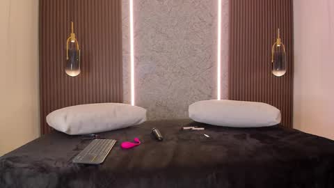 Maye Wells online show from February 2026 07:37:01 PM