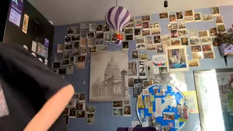 Rose online show from April 2026 04:01:01 AM