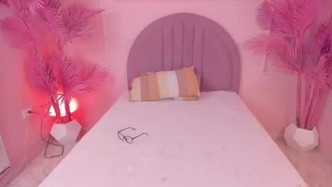 mayevanss online show from October 2025 03:45:01 AM