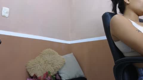 Snapshot of maykka chatting on September 2025 09:38:01 PM Mayka online show from September 2025 09:38:01 PM