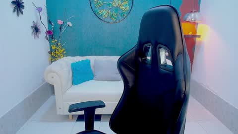 Snapshot of mayli_marie chatting on April 2026 12:36:02 PM mayli_marie online show from April 2026 12:36:02 PM