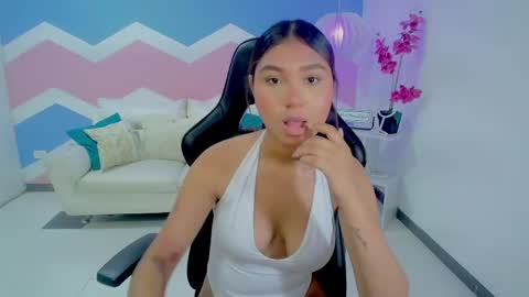 Snapshot of mayli_marie chatting on May 2026 08:46:02 PM mayli_marie online show from May 2026 08:46:02 PM