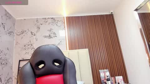 Snapshot of mayroberts chatting on December 2025 07:21:01 PM MAY online show from December 2025 07:21:01 PM