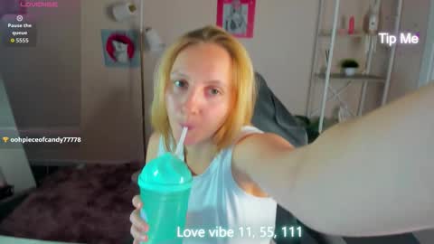 Snapshot of me1issa_bell chatting on February 2026 06:26:01 AM Melissa online show from February 2026 06:26:01 AM