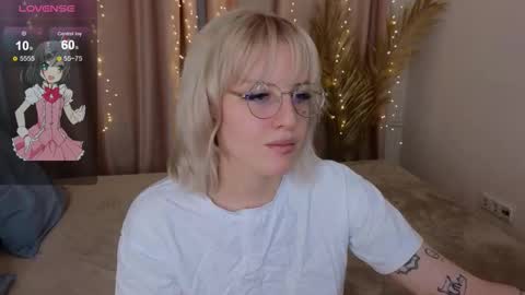 Snapshot of me1roze chatting on February 2026 05:52:01 PM Roze online show from February 2026 05:52:01 PM