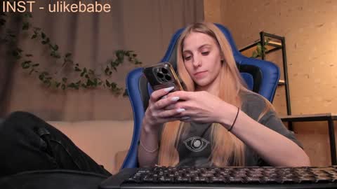 Snapshot of meandmaboy chatting on December 2024 10:06:02 AM Anna online show from December 2024 10:06:02 AM