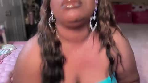 Snapshot of meetsouthernpeach chatting on April 2026 05:10:02 PM Southern Peach online show from April 2026 05:10:02 PM