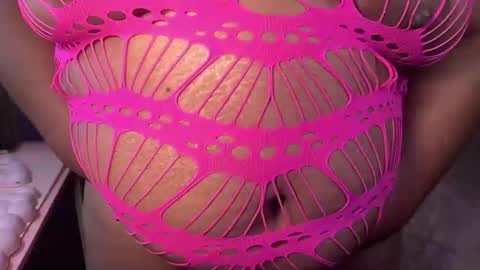 Snapshot of meetsouthernpeach chatting on April 2026 04:57:02 AM Southern Peach online show from April 2026 04:57:02 AM