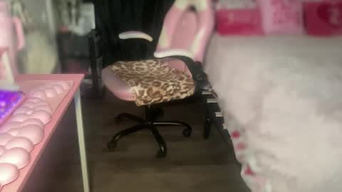 Snapshot of meetsouthernpeach chatting on May 2026 05:03:01 AM Southern Peach online show from May 2026 05:03:01 AM