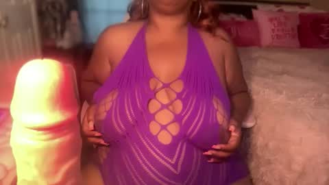 Snapshot of meetsouthernpeach chatting on May 2026 11:43:01 PM Southern Peach online show from May 2026 11:43:01 PM