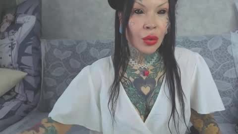 Helena Tuman online show from May 2026 10:22:01 AM