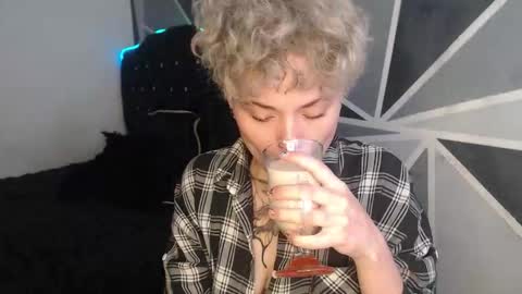 Megan and sophi online show from December 2025 08:49:01 PM