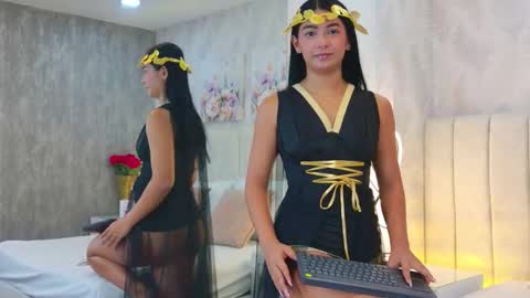 Carolina Paez online show from October 2025 01:45:01 PM