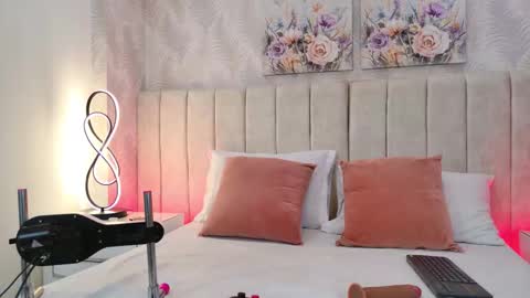 Carolina Paez online show from November 2025 01:11:01 PM