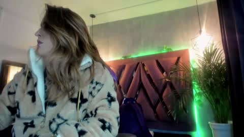 Snapshot of megan_inked_ chatting on January 2025 02:33:01 AM online show from January 2025 02:33:01 AM