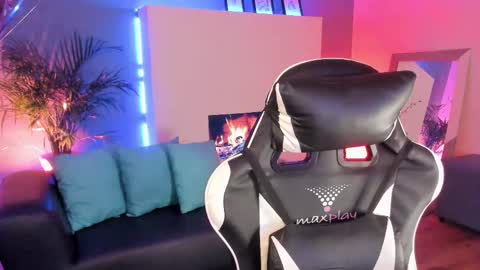 Snapshot of megan_inked_ chatting on September 2025 02:33:01 AM online show from September 2025 02:33:01 AM