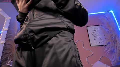     online show from December 2024 11:52:02 AM