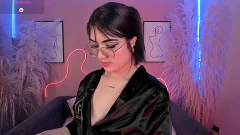     online show from December 2024 05:01:02 PM