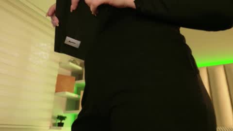     online show from September 2025 12:06:01 PM