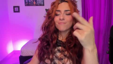                 Laura                 online show from February 2025 10:33:01 PM