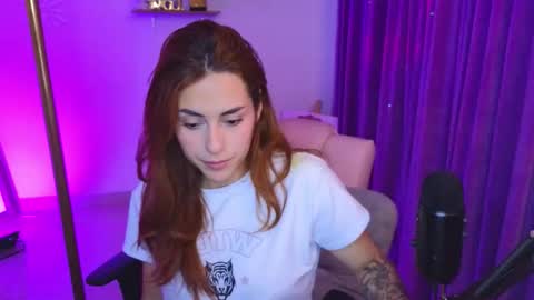                 Laura                 online show from November 2025 01:42:01 AM